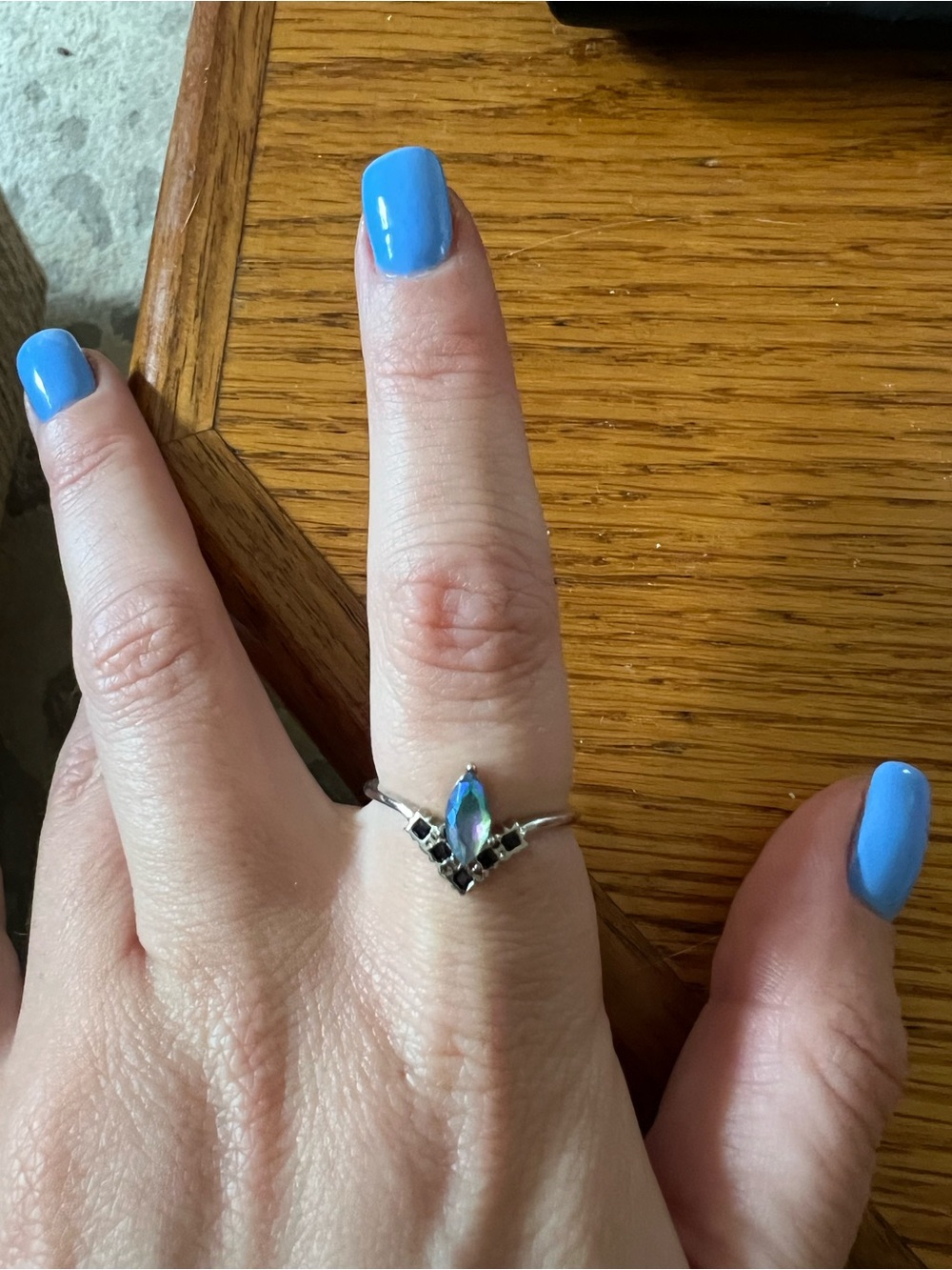 New womens size 8 beautiful ring